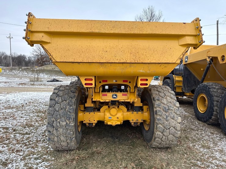 2023-deere-260e-image-5