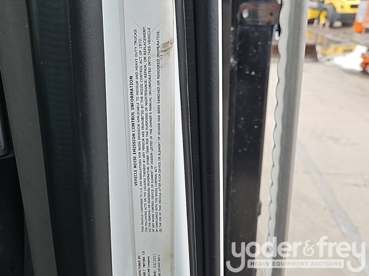 2021-peterbilt-567-image-37