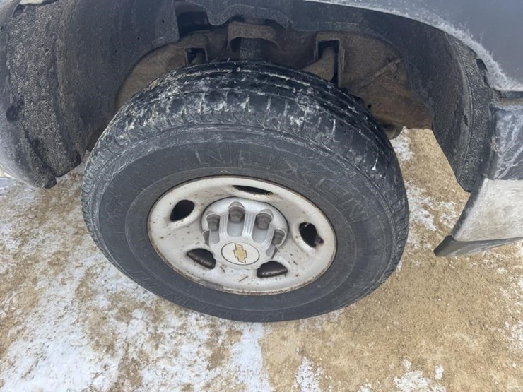 2002-chevrolet-silverado-2500-image-6