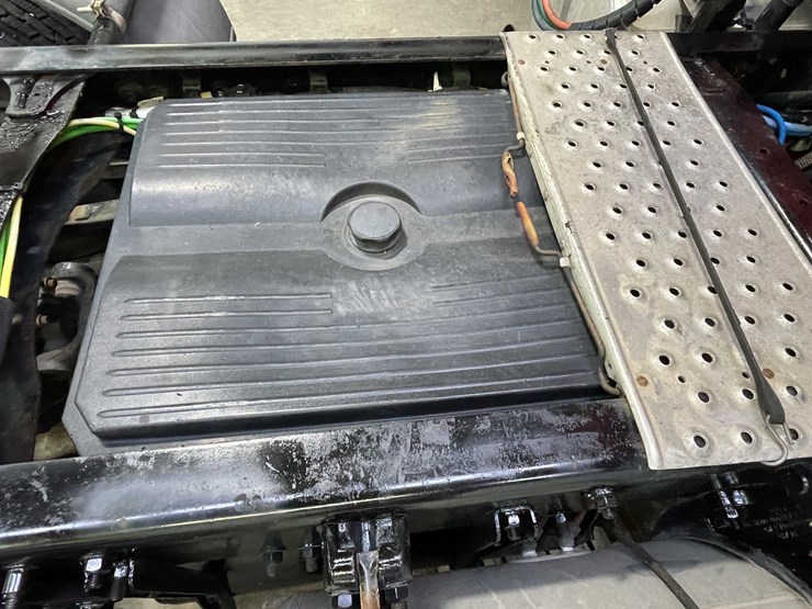 #6227-•-2018-freightliner-cascadia-day-cab-semi-truck-(title-in-delay)-image-34