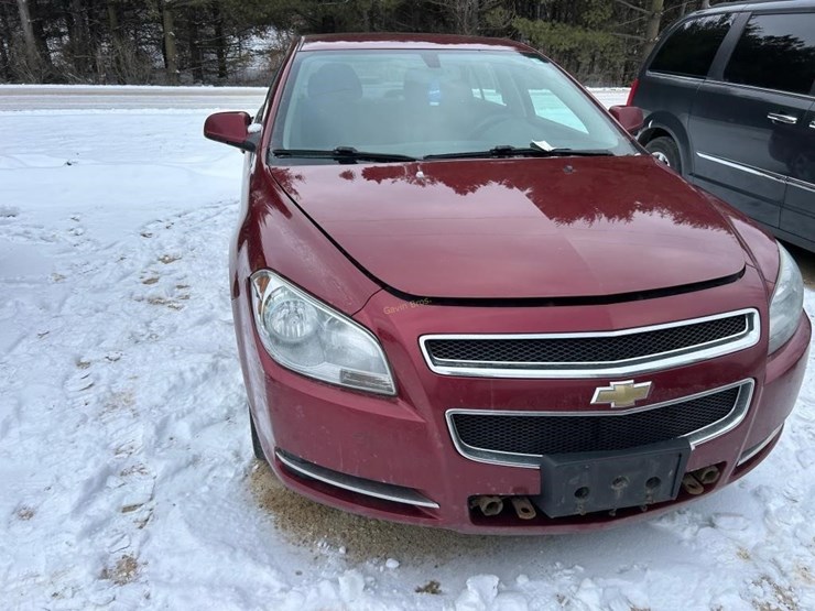 2011-chevrolet-malibu-sedan-image-3