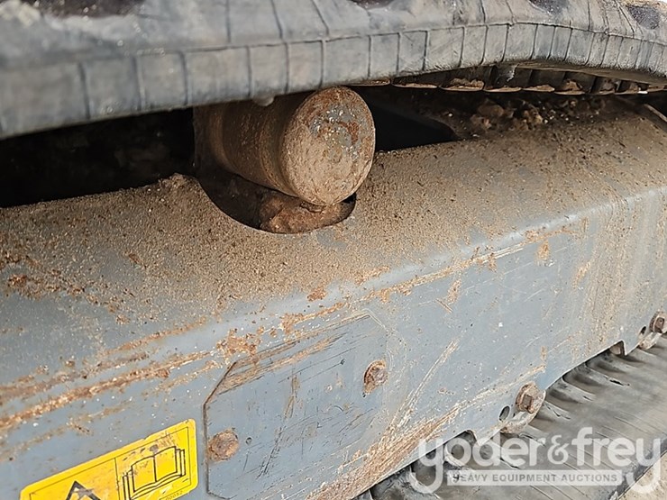 2020-takeuchi-tb240-image-23