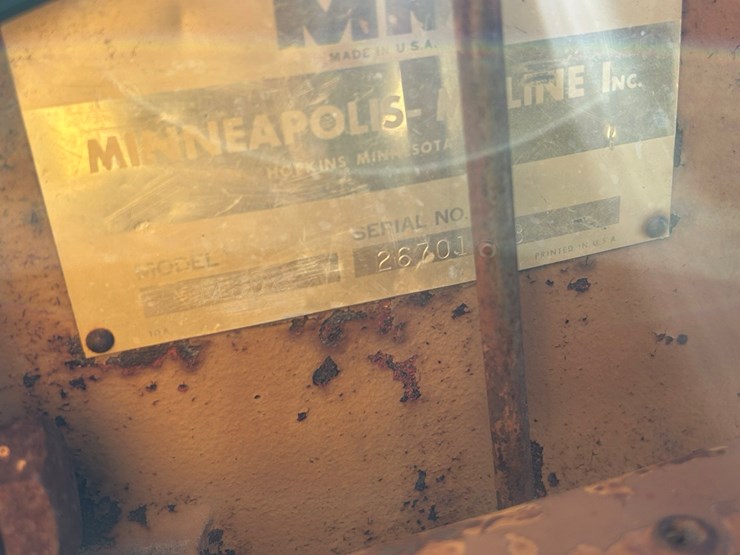 minneapolis-moline-m602-image-29