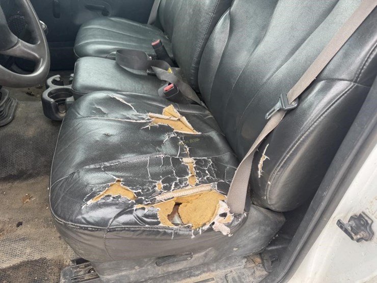 2002-chevrolet-silverado-2500-image-15