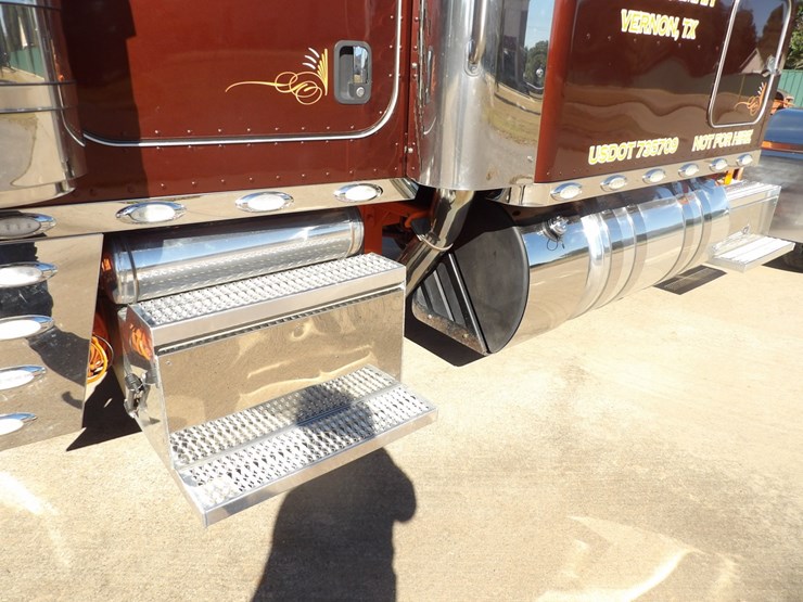 2022-peterbilt-389-image-22