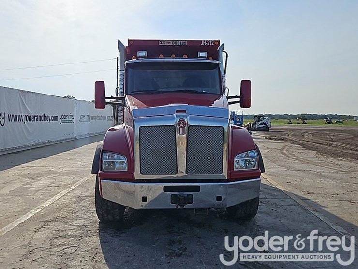2021-kenworth-t880-image-12