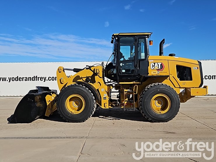 2026-caterpillar-926-image-3