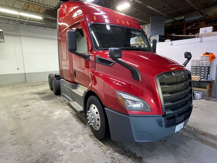 #6226-•-2021-freightliner-cascadia-semi-truck-(title-in-delay)-image-3