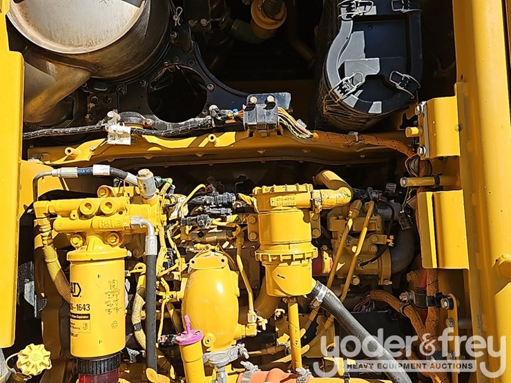 2013-caterpillar-140m2-image-23