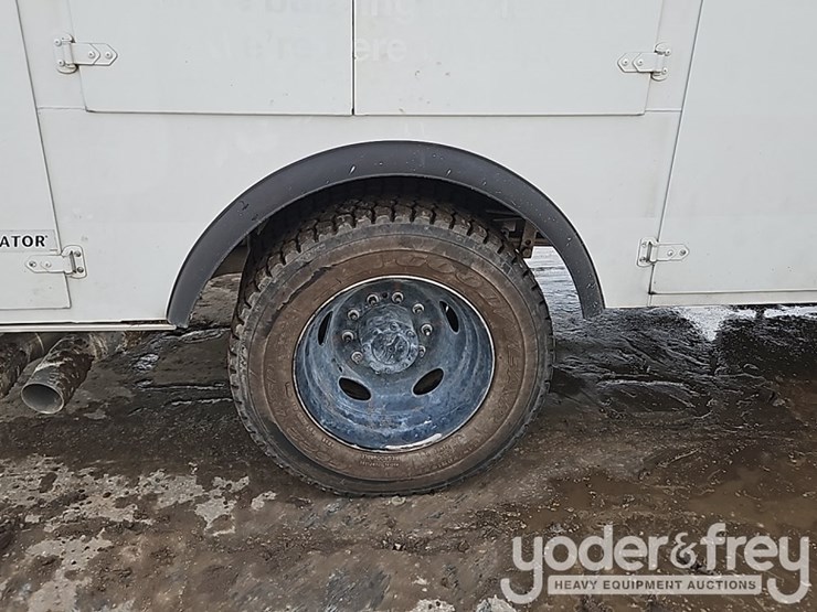 2017-ford-f550-image-8