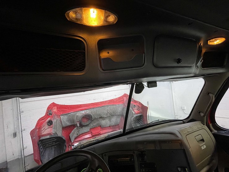 #6227-•-2018-freightliner-cascadia-day-cab-semi-truck-(title-in-delay)-image-91