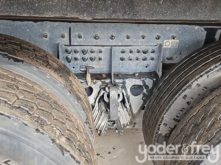 2021-peterbilt-567-image-16