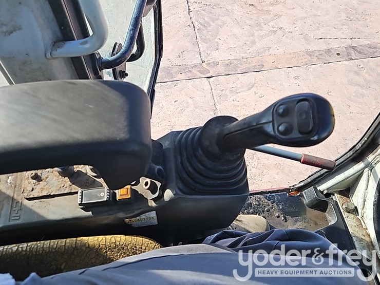 2012-takeuchi-tb250-image-32