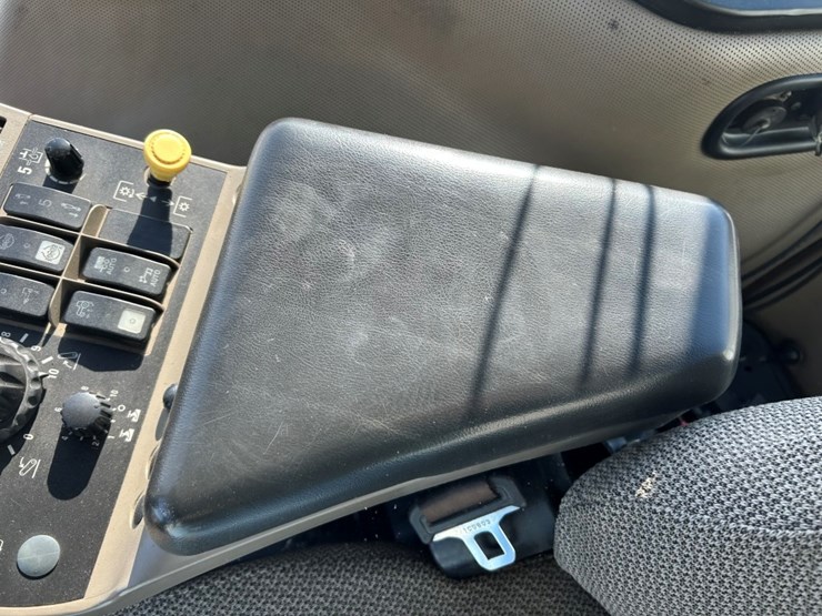 2009-case-ih-magnum-335-image-35