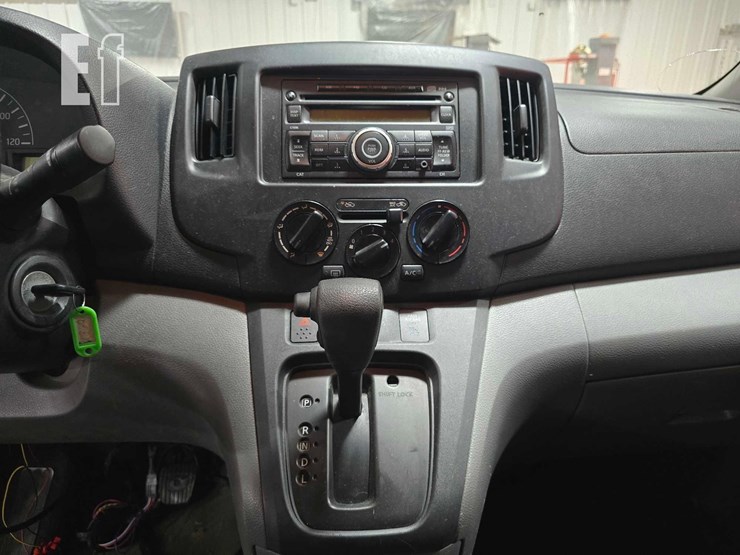 2014-nissan-nv200-image-14