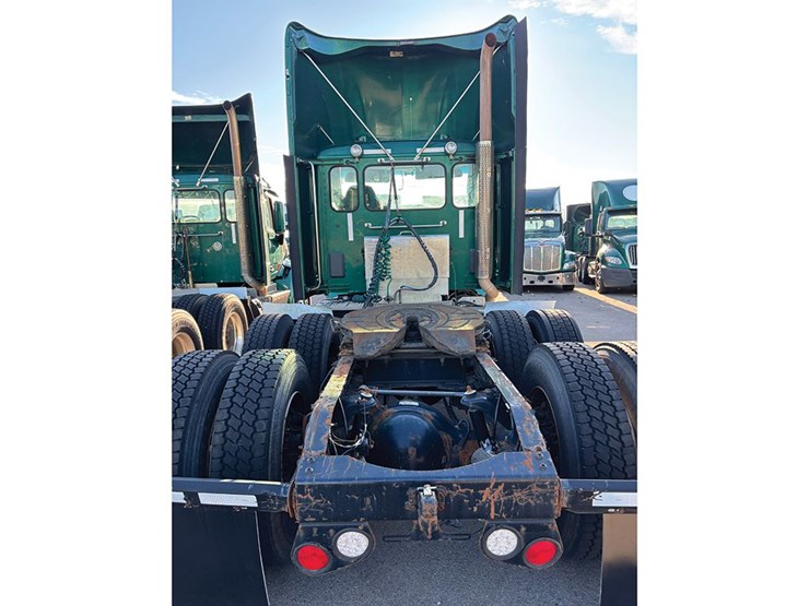 2015-peterbilt-579-image-2