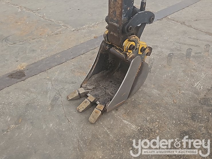 2018-deere-17g-image-9