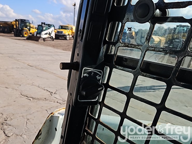 2017-bobcat-t770-image-25