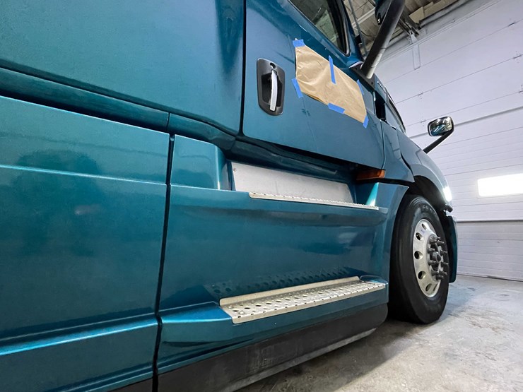 #6223-•-2022-freightliner-cascadia-semi-truck-(title-in-delay)-image-24