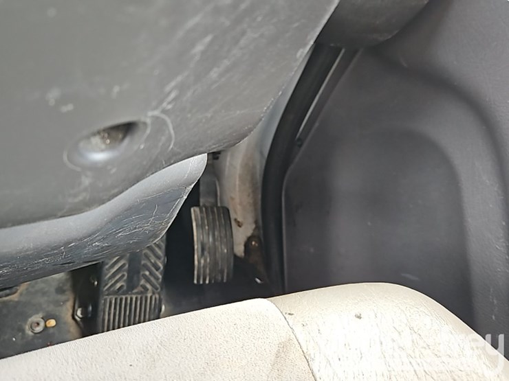 2022-freightliner-m2-106-image-31