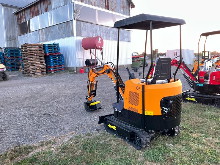 #1209-•-unused-future-ft15-mini-excavator-image-3