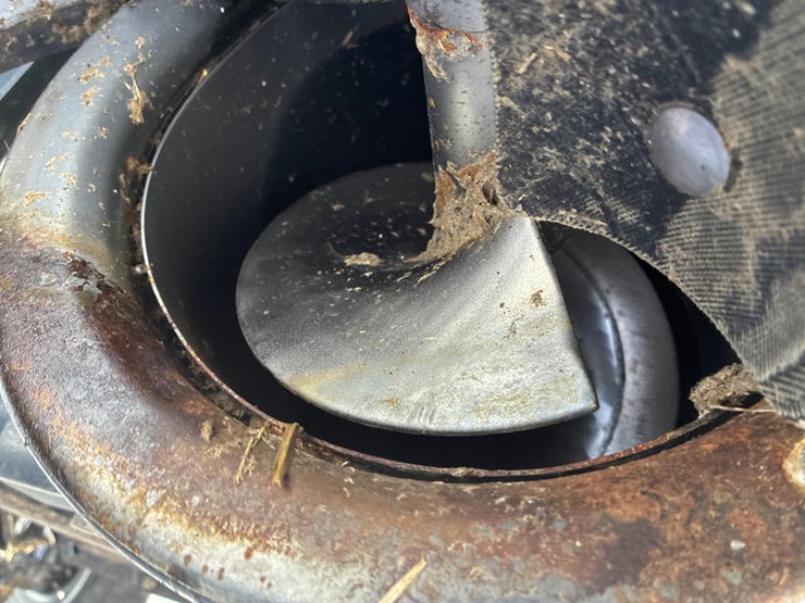 2010-case-ih-6088-image-56