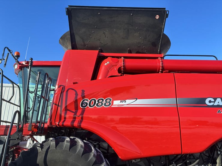 2010-case-ih-6088-image-20