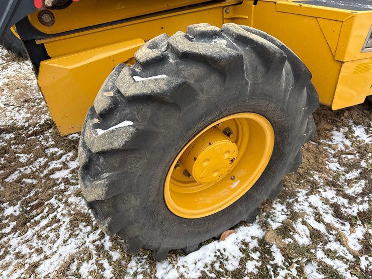 john-deere-310-image-16