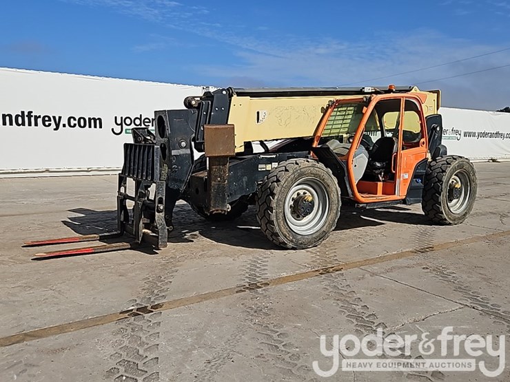 2016-jlg-1055-image-1