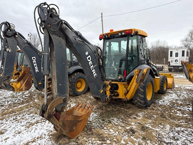 2022-john-deere-310-image-3