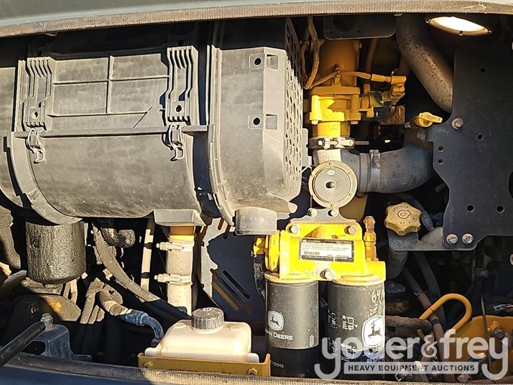 2019-deere-310e-image-25