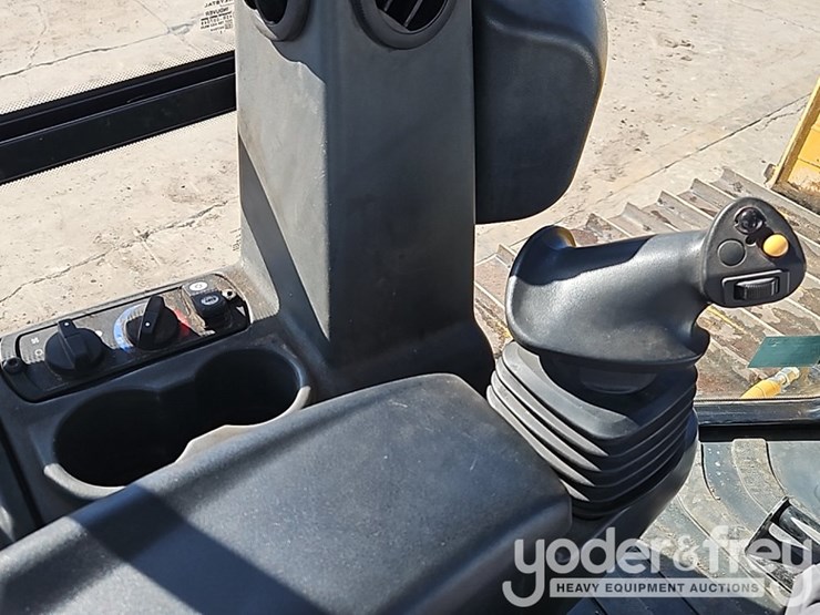 2022-caterpillar-d4-lgp-image-29