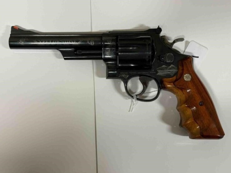 smith-and-wesson---yellowstone---.44-mag-revoler-image-5
