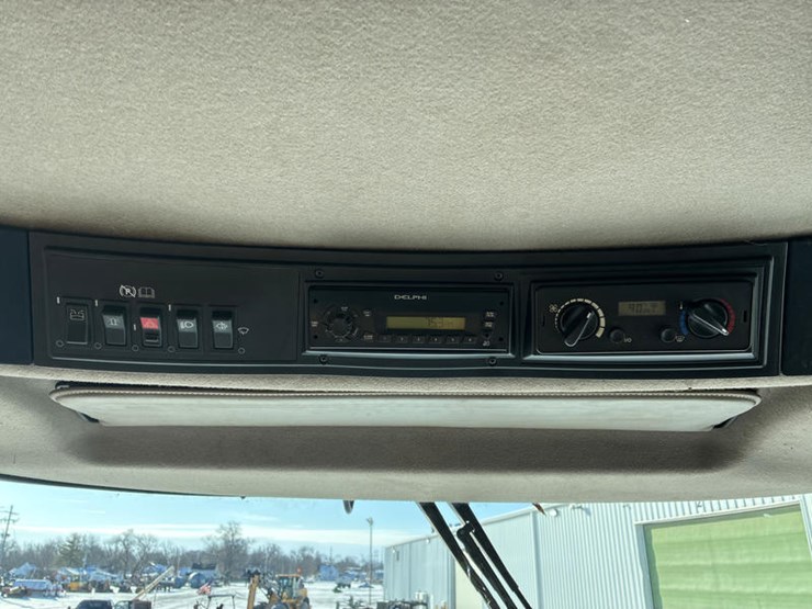 2010-case-ih-6088-image-103