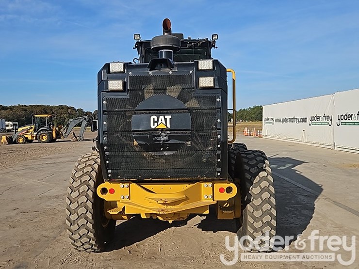 2018-caterpillar-12m3-image-23