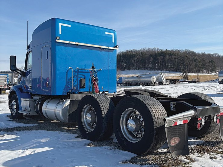 2019-peterbilt-579-image-4