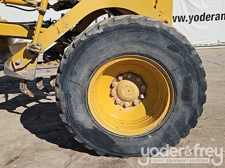 2019-caterpillar-12m3-image-16