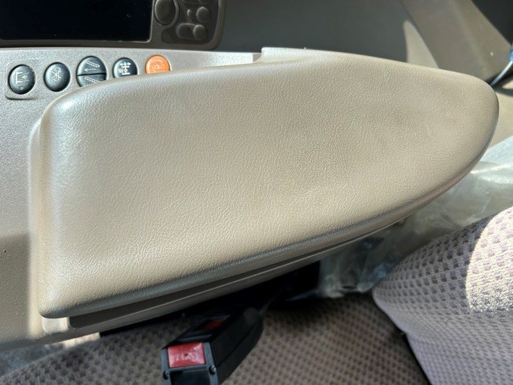 2015-john-deere-r4030-image-54