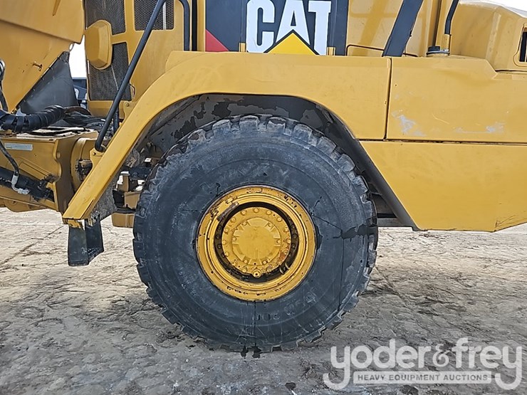 2016-caterpillar-725c2-image-11