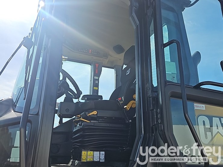 2026-caterpillar-926-image-23