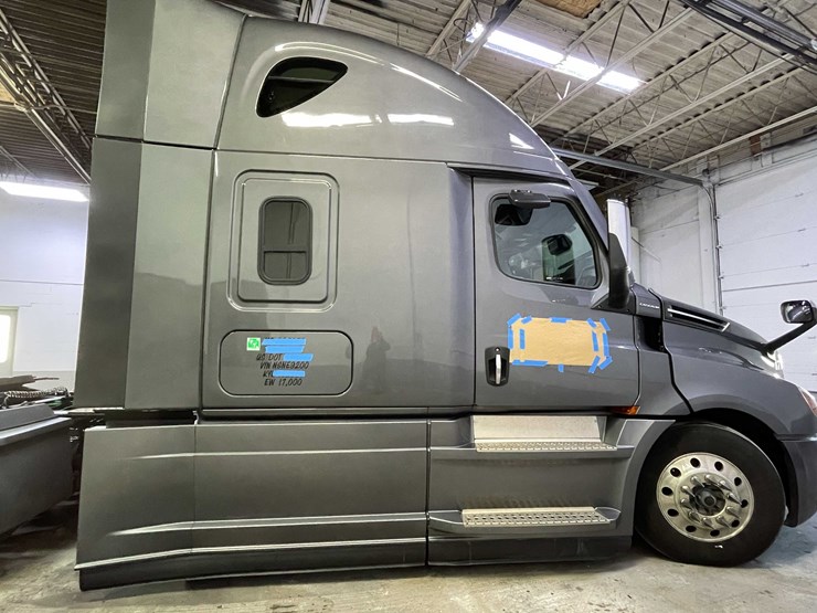 #6224-•-2022-freightliner-cascadia-semi-truck-(title-in-delay)-image-32