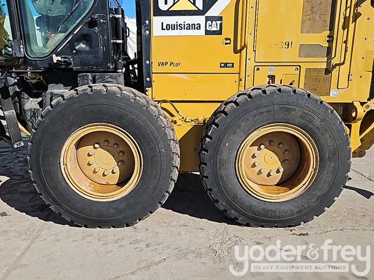 2013-caterpillar-140m2-image-19