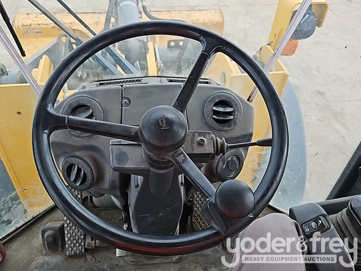 2015-deere-524k-image-28