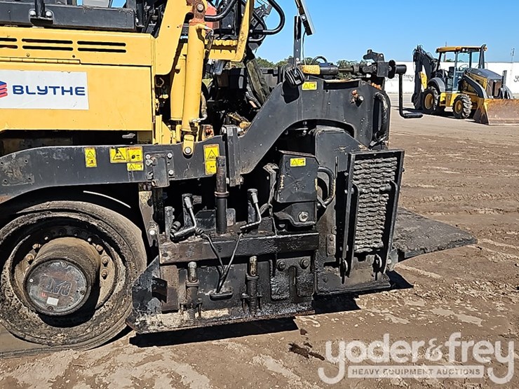 2012-caterpillar-ap-1055e-image-19