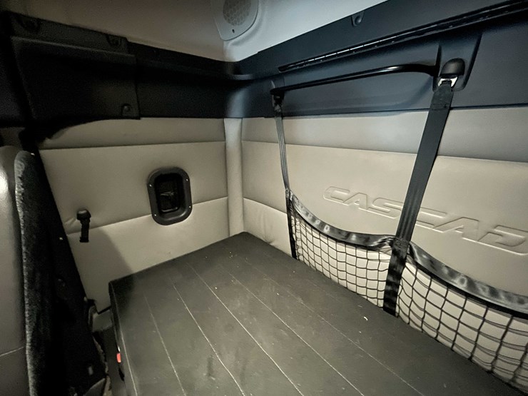 #6225-•-2021-freightliner-cascadia-semi-truck-(title-in-delay)-image-79