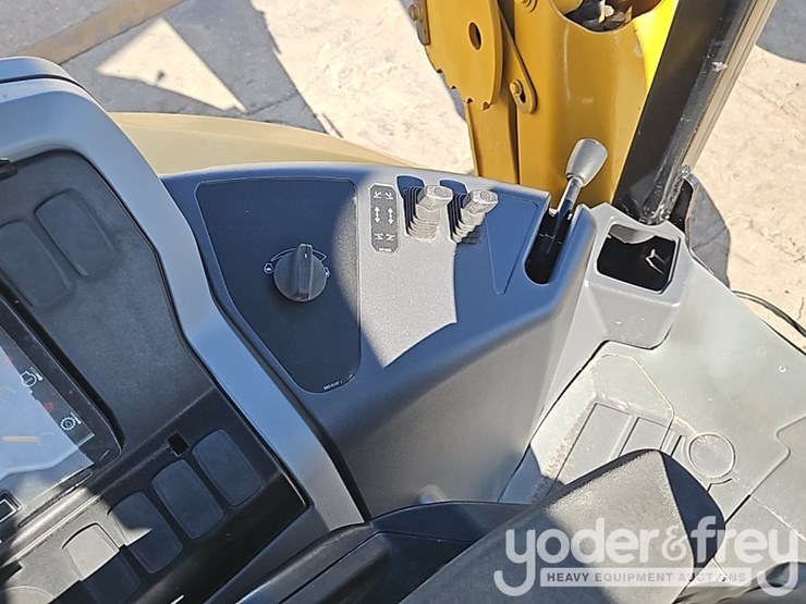 2023-caterpillar-420-xe-image-25