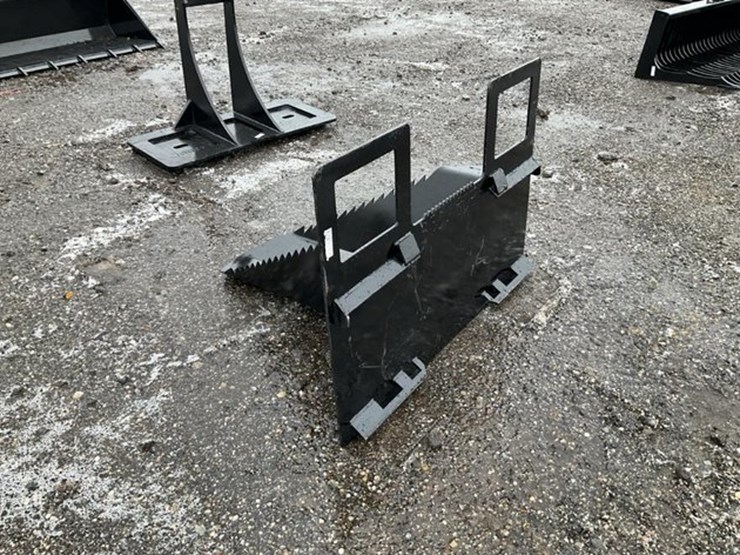 #1362-•-unused-kc-40"-in-skid-steer-spade-bucket-image-4