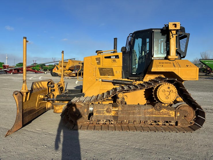 2016-caterpillar-d6n-lgp-image-2