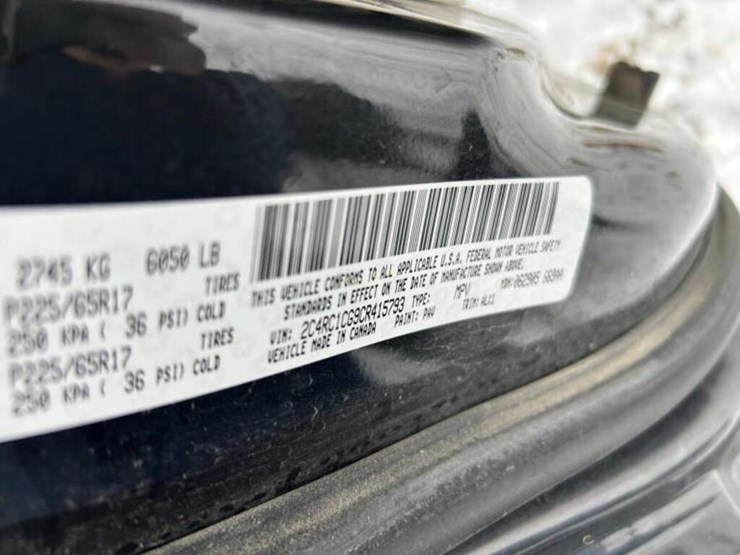 2012-chrysler-town-&-country-image-11