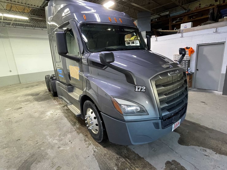 #6225-•-2021-freightliner-cascadia-semi-truck-(title-in-delay)-image-3